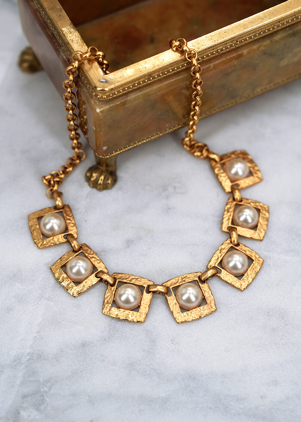 Collier Scarlett