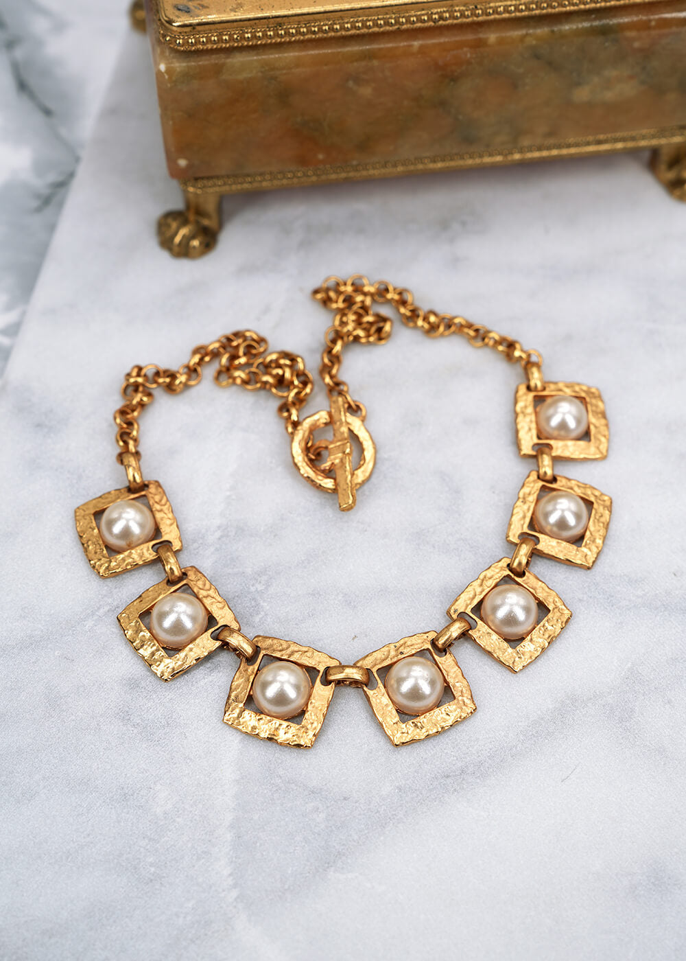 Collier Scarlett