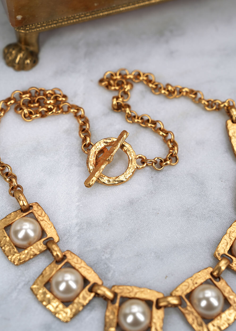 Collier Scarlett
